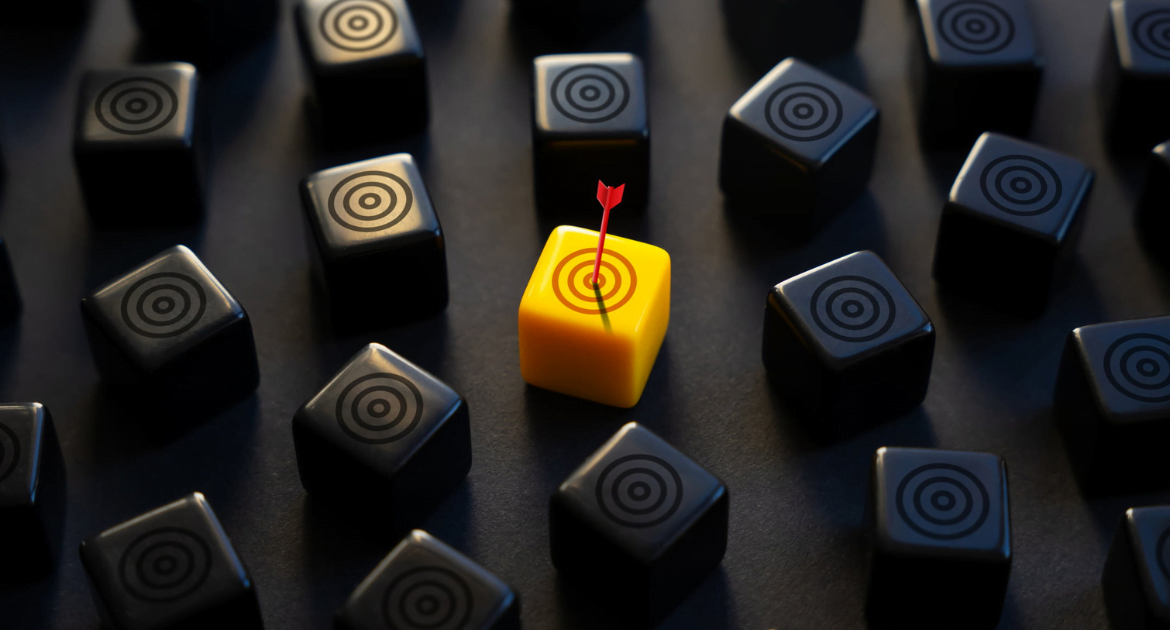 An arrow in the centre of a tile