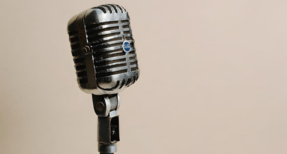 Microphone with a plain background, announcing B2B social media trends in 2023